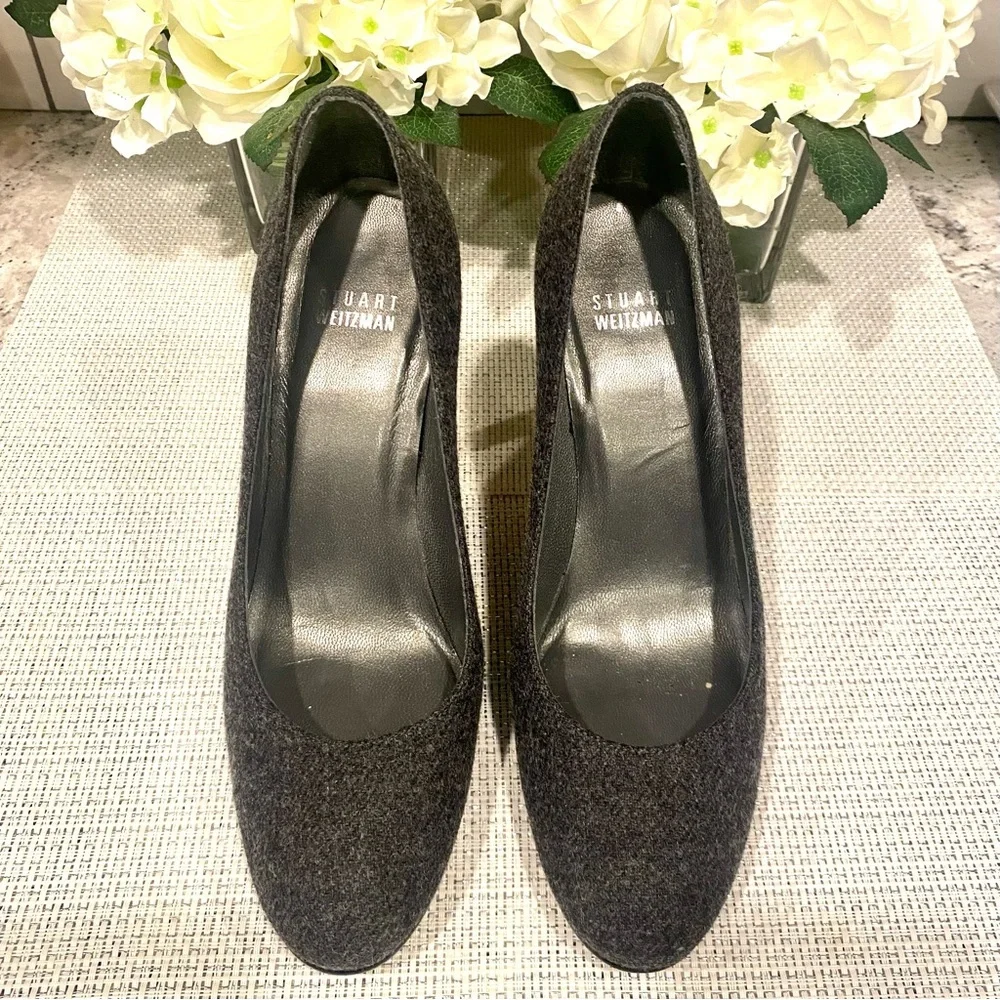 Preowned Stuart Weitzman grey wool heels size 8